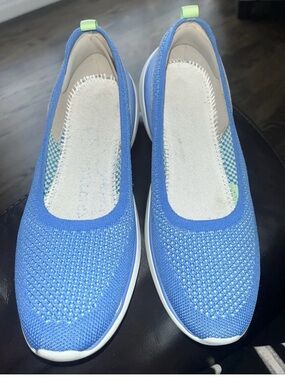Vionic women’s Slip On Size 9